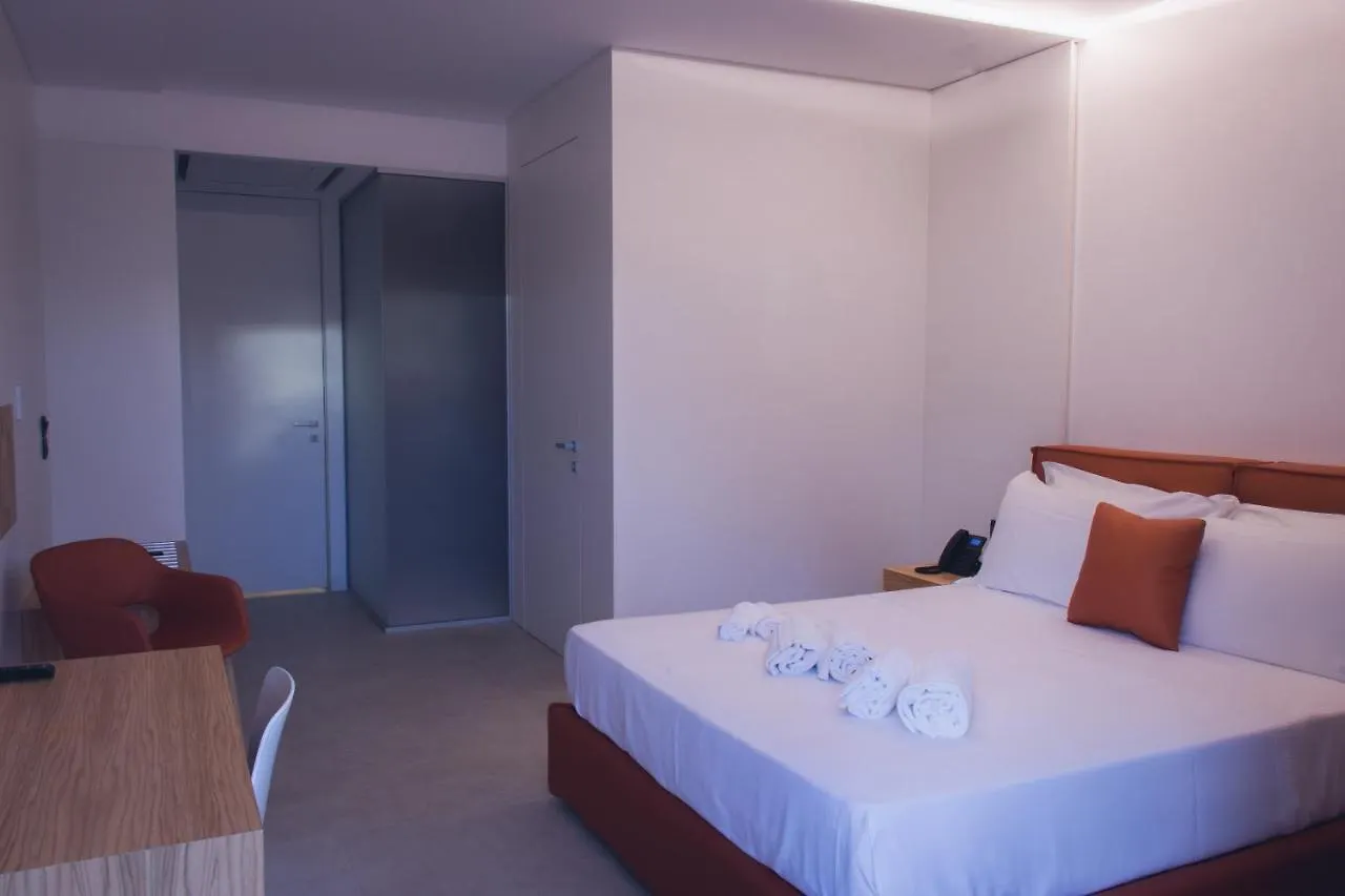Sunset Hotel تْشيفالو